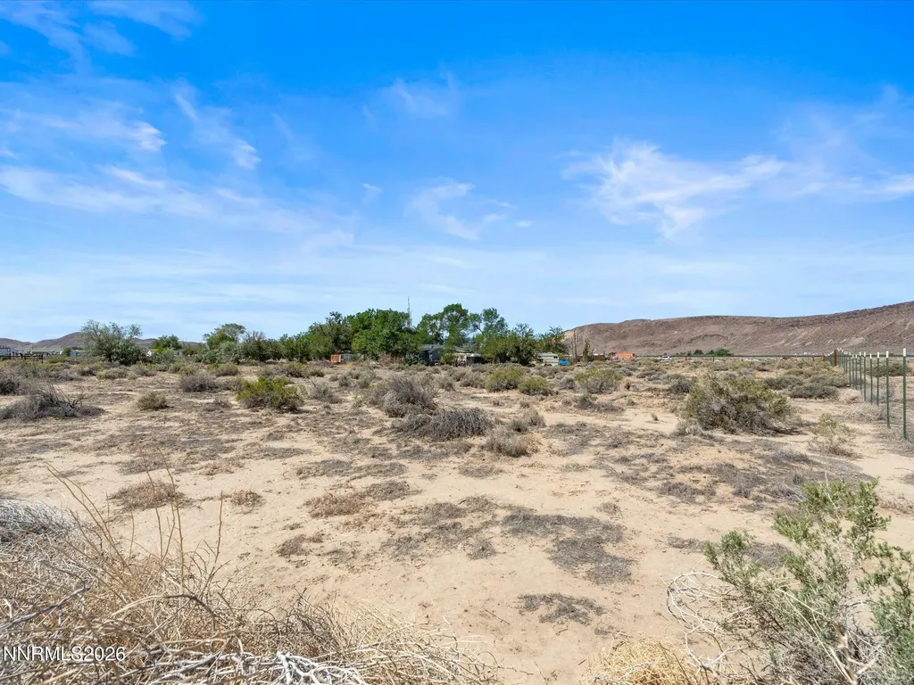 8749 Elm Silver Springs NV 89429