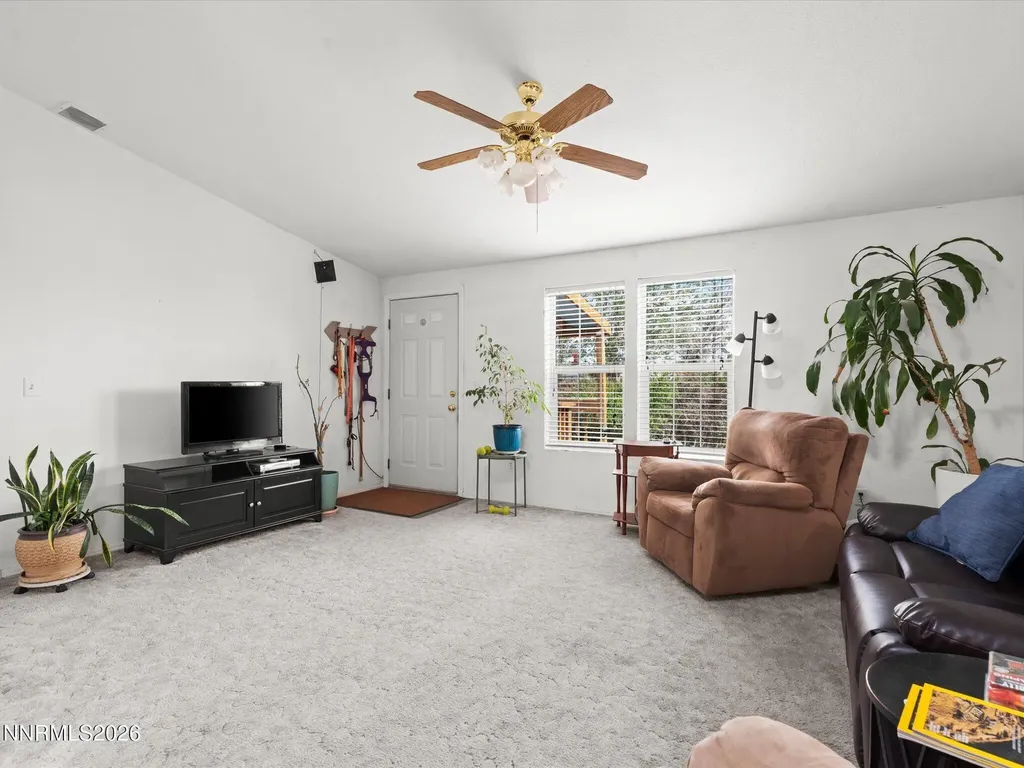 8749 Elm Silver Springs NV 89429
