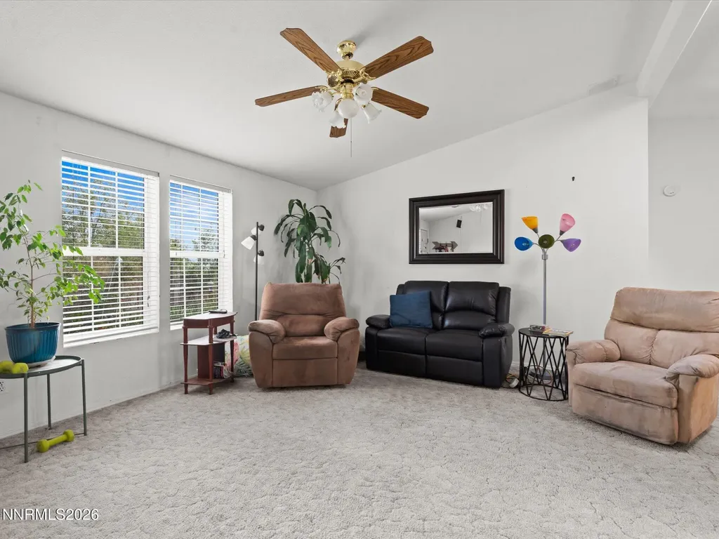 8749 Elm Silver Springs NV 89429
