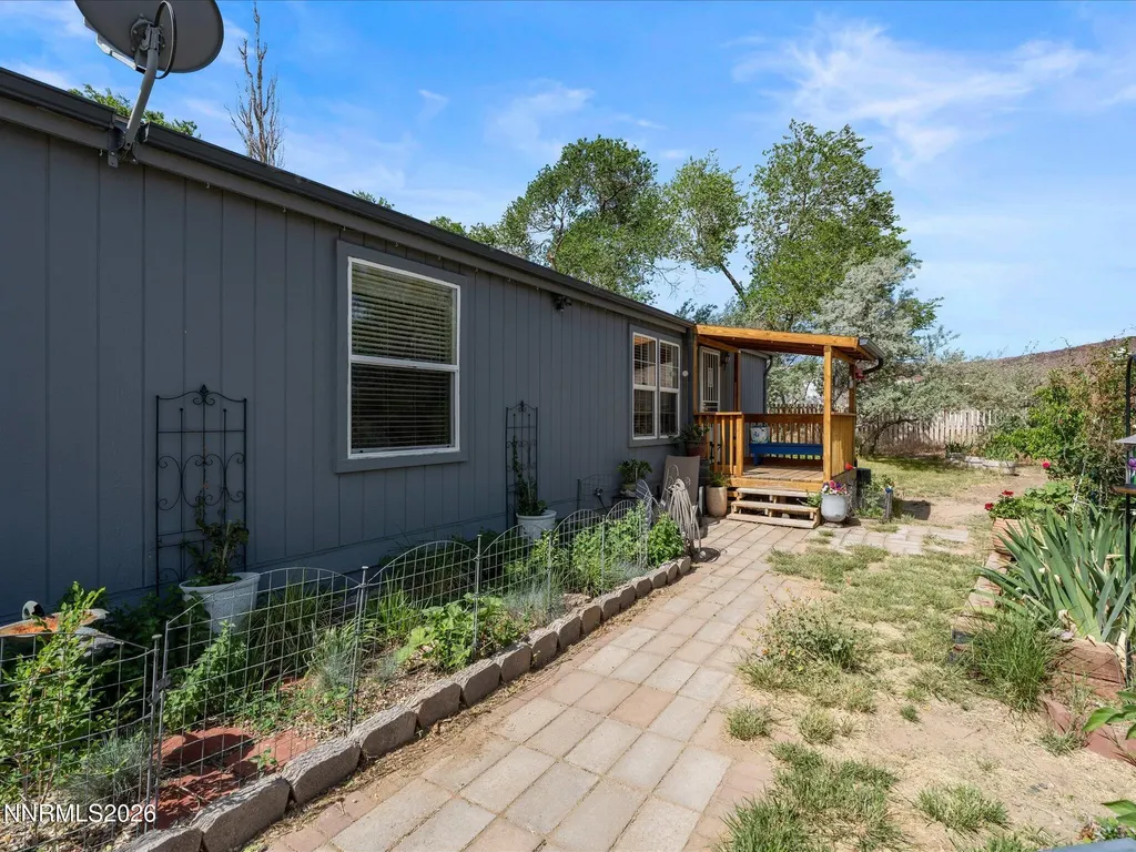 8749 Elm Silver Springs NV 89429