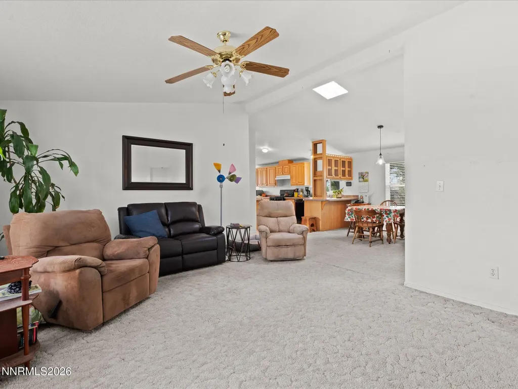 8749 Elm Silver Springs NV 89429