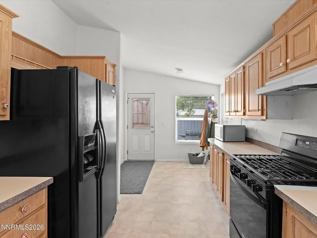 8749 Elm Silver Springs NV 89429