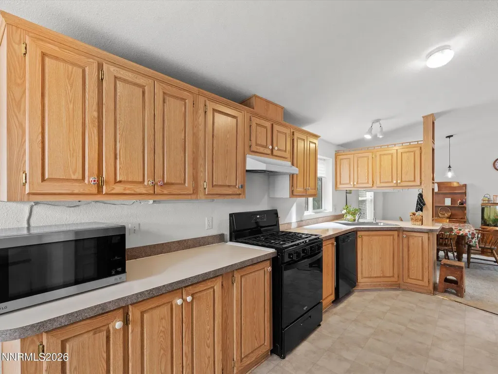 8749 Elm Silver Springs NV 89429