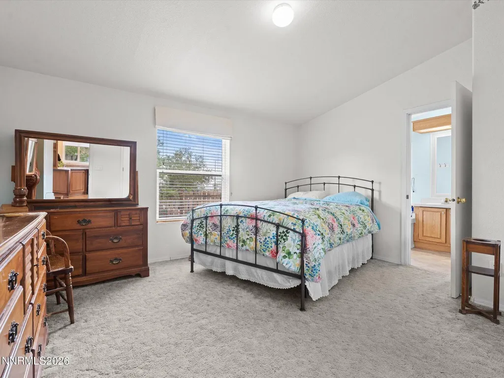 8749 Elm Silver Springs NV 89429