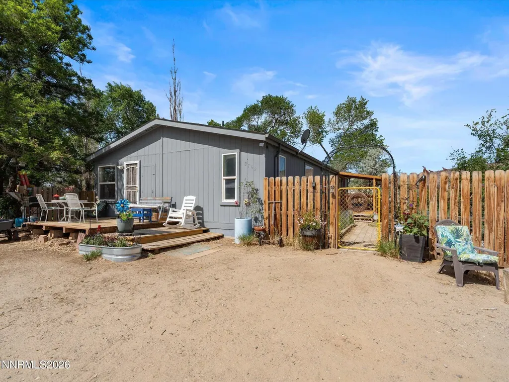 8749 Elm Silver Springs NV 89429