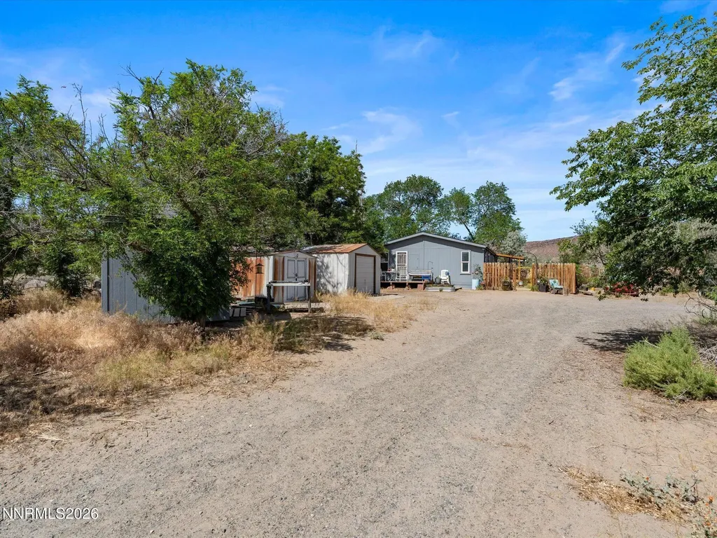 8749 Elm Silver Springs NV 89429
