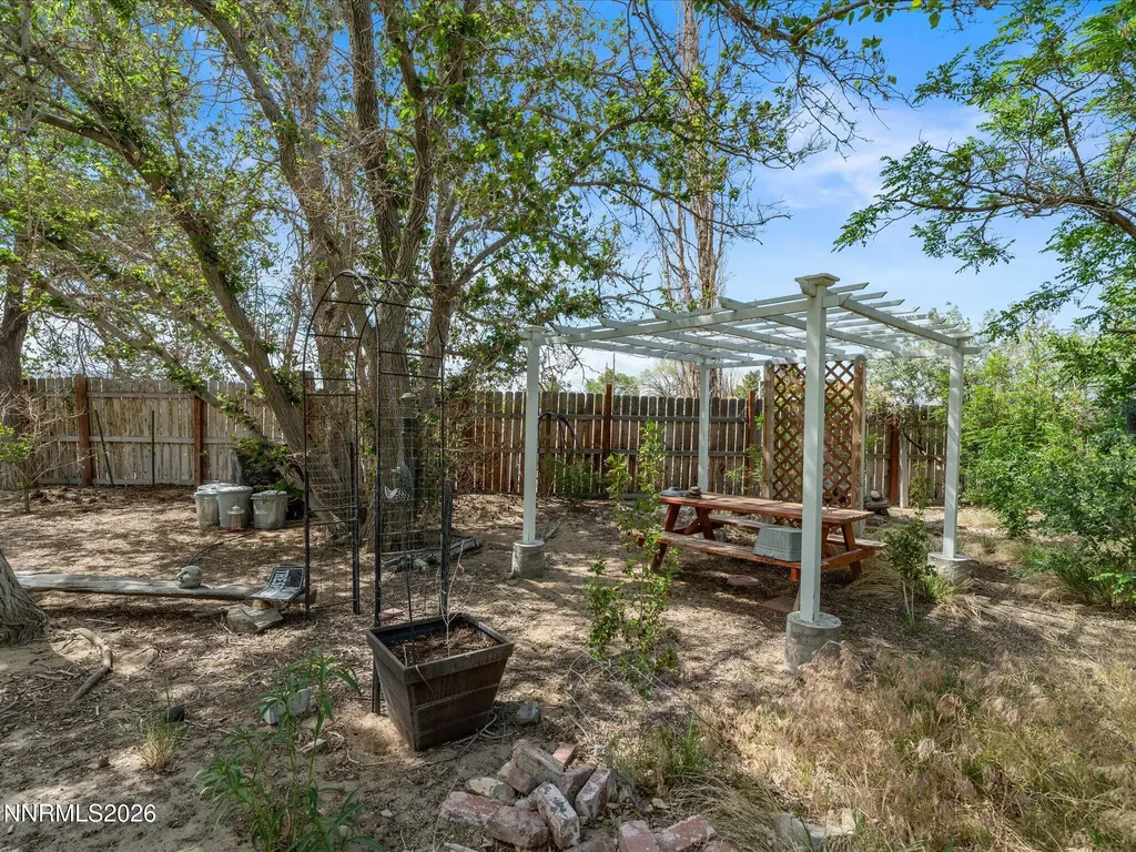 8749 Elm Silver Springs NV 89429