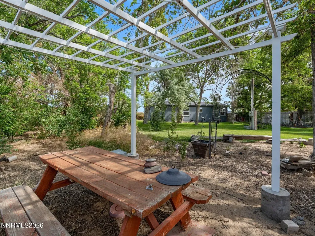 8749 Elm Silver Springs NV 89429