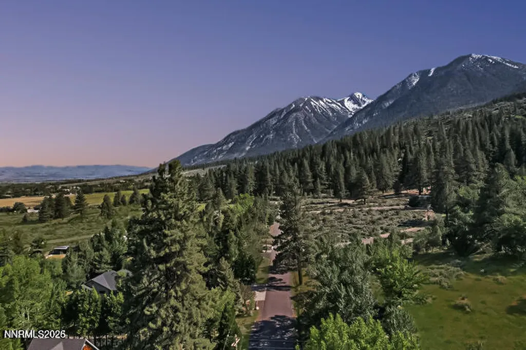 1147 Autumn Hills Gardnerville NV 89460
