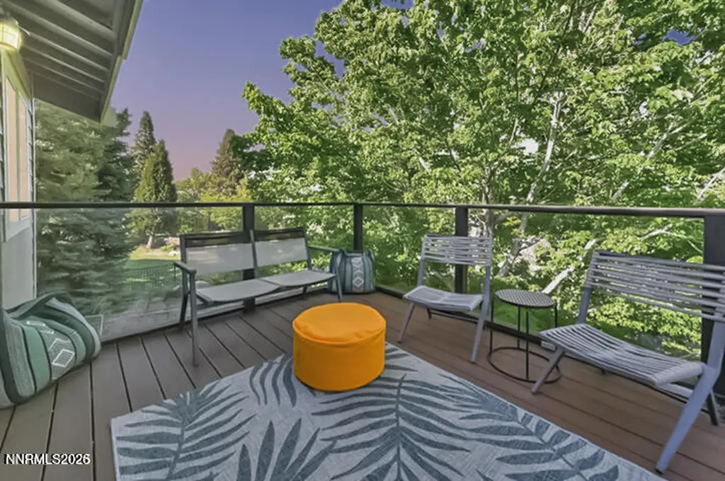 1147 Autumn Hills Gardnerville NV 89460