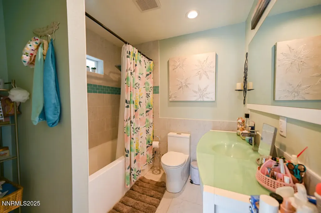 1147 Autumn Hills Gardnerville NV 89460