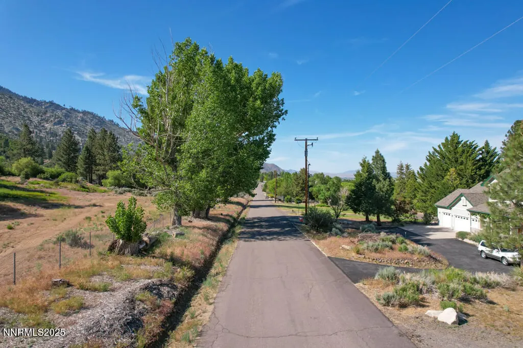 1147 Autumn Hills Gardnerville NV 89460