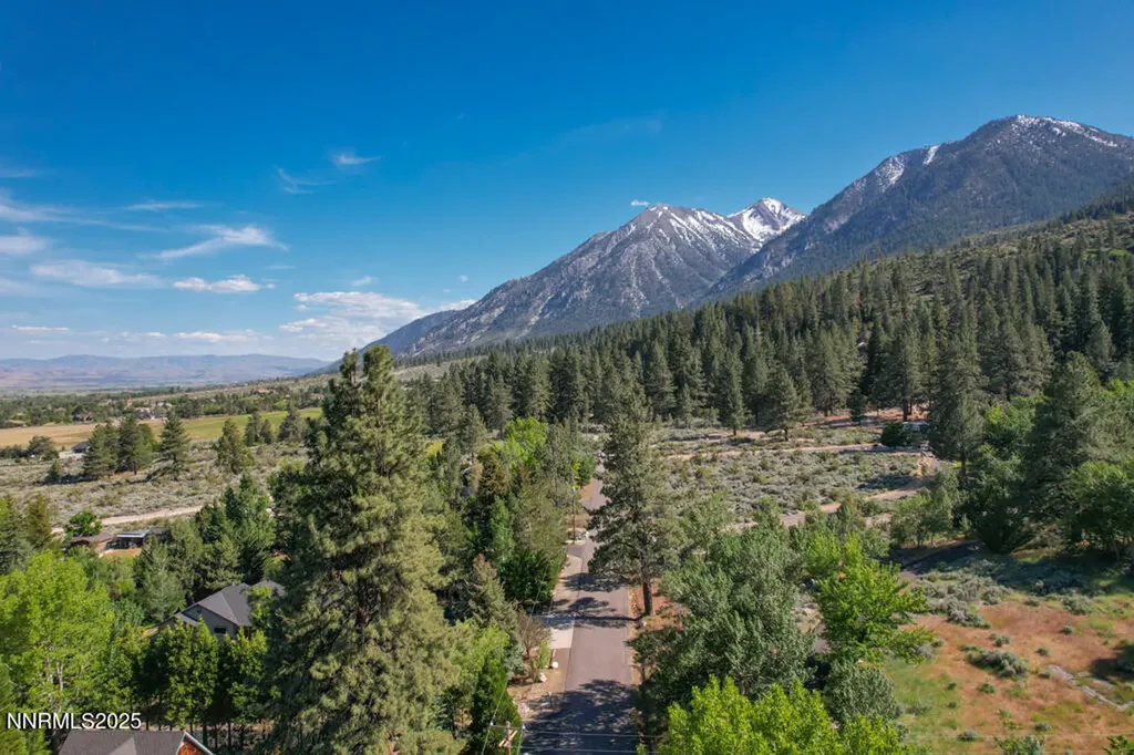 1147 Autumn Hills Gardnerville NV 89460