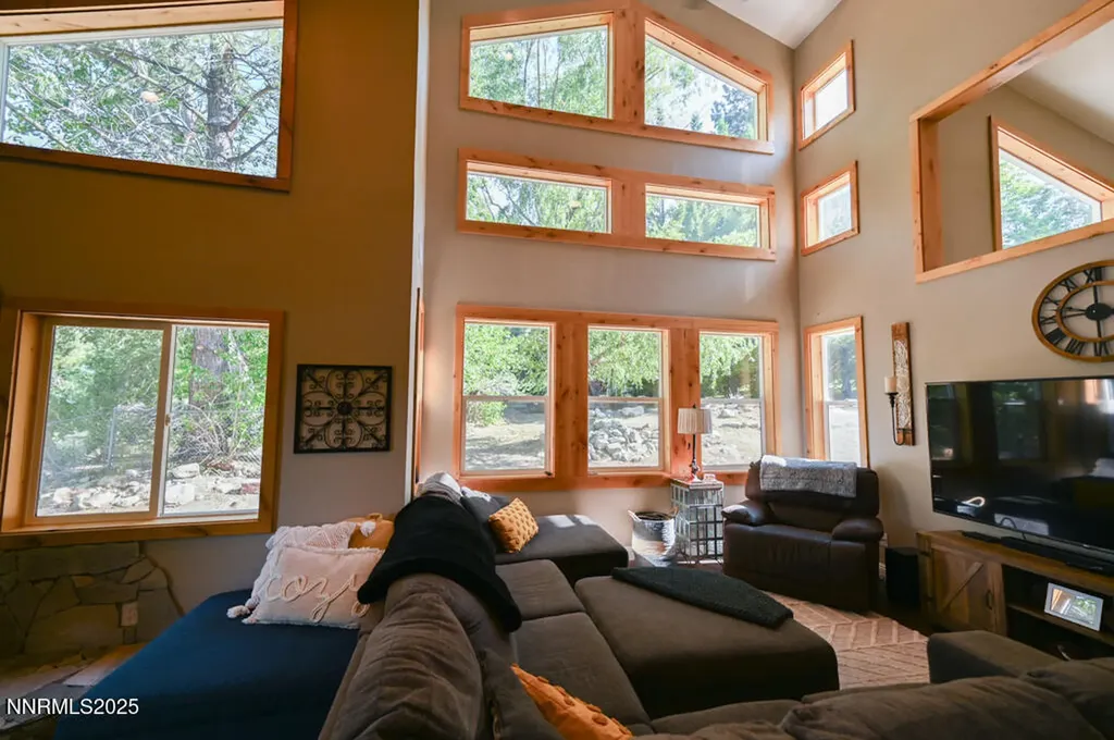 1147 Autumn Hills Gardnerville NV 89460