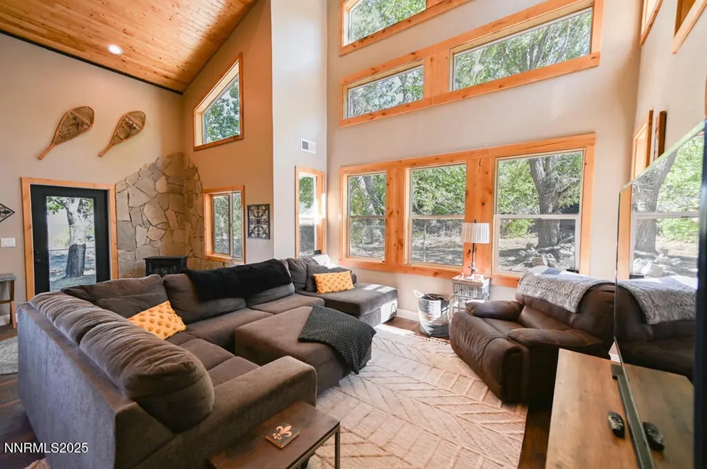 1147 Autumn Hills Gardnerville NV 89460