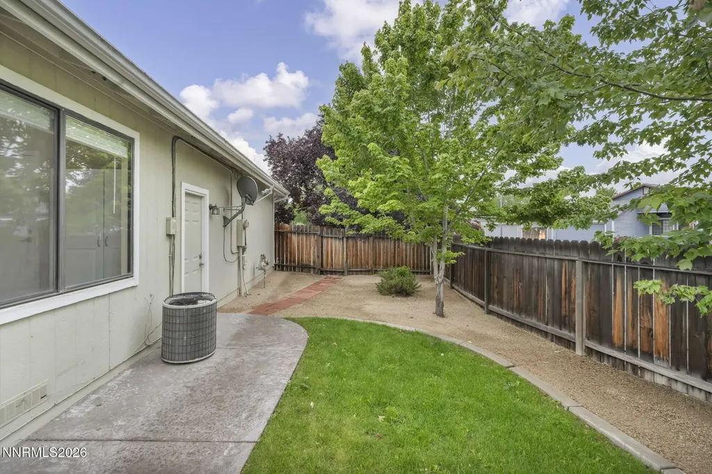 932 Yellow Rose Sparks NV 89436