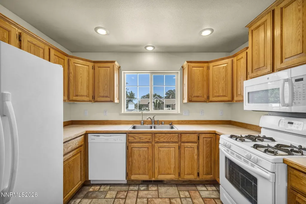 1221 Golden Park Fallon NV 89406
