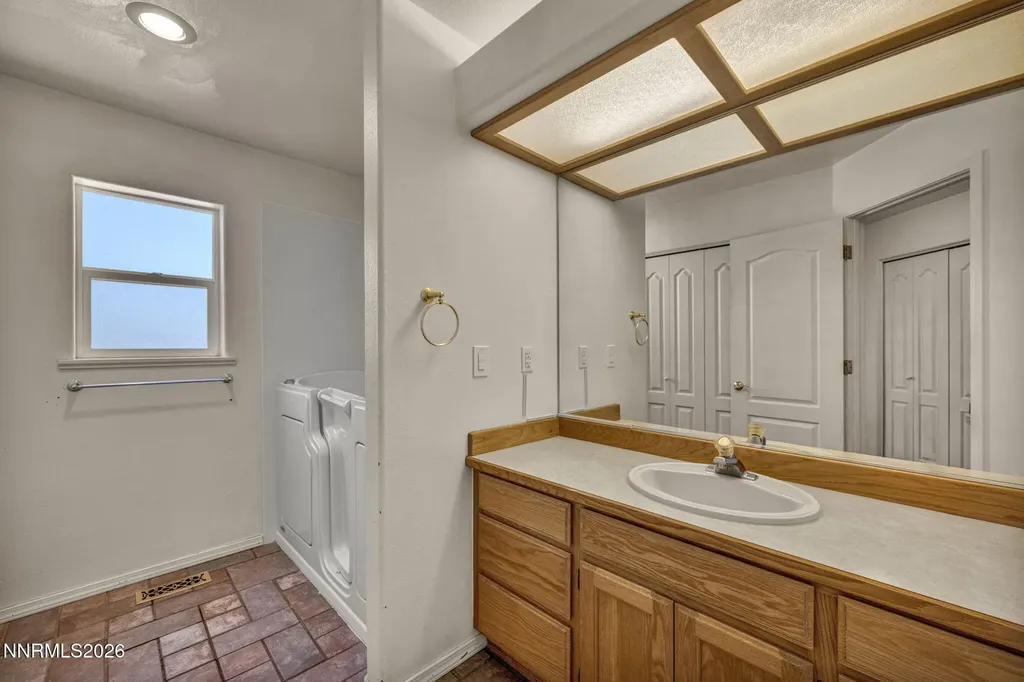 1221 Golden Park Fallon NV 89406