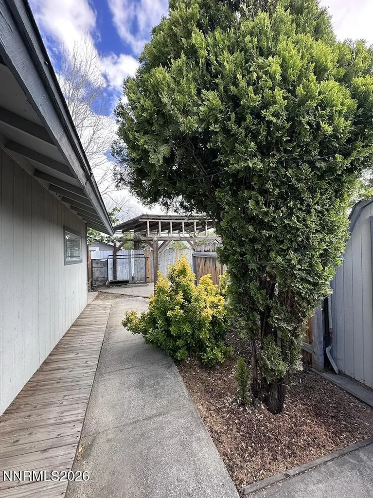 1182 Blue Lakes Reno NV 89523