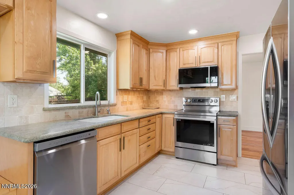 1606 Knoll Reno NV 89509