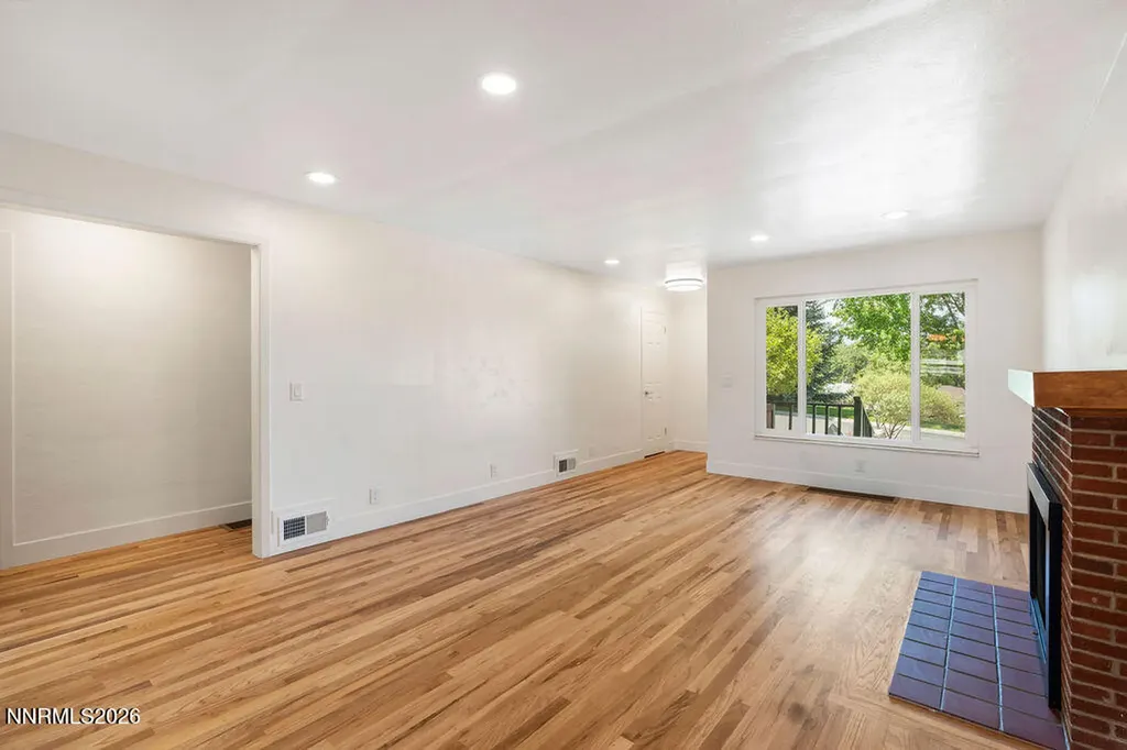 1606 Knoll Reno NV 89509