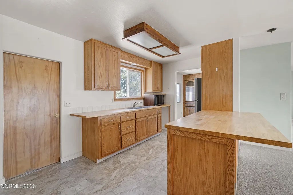 1790 Pueblo Silver Springs NV 89429