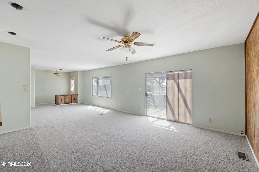1790 Pueblo Silver Springs NV 89429