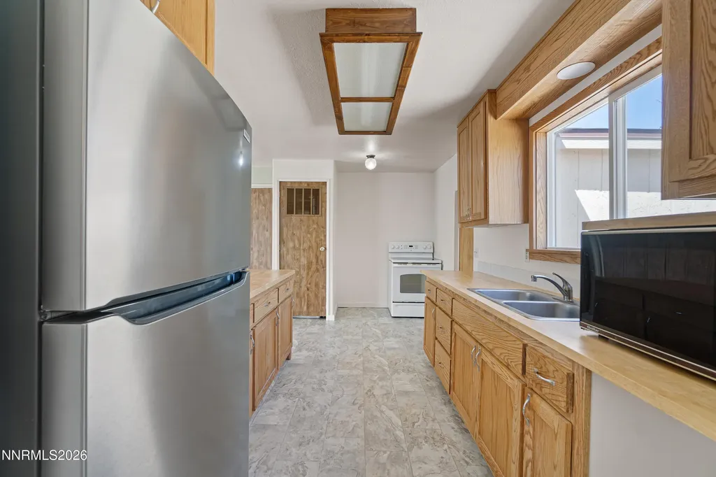 1790 Pueblo Silver Springs NV 89429