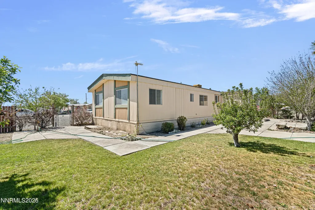 1790 Pueblo Silver Springs NV 89429
