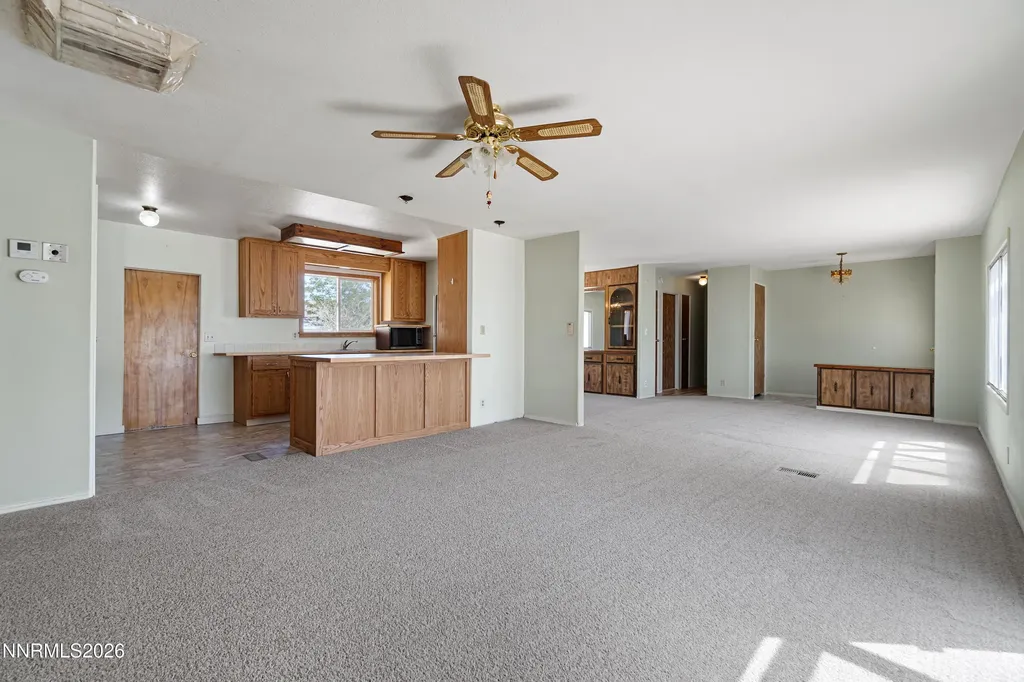 1790 Pueblo Silver Springs NV 89429