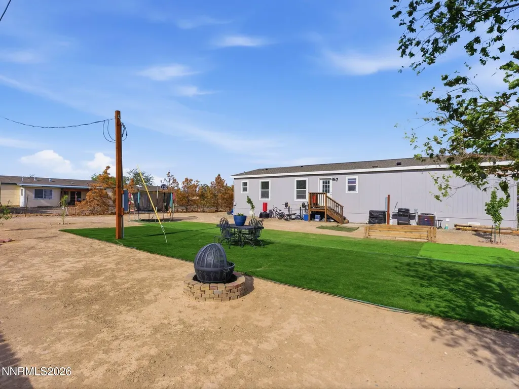 2815 Pueblo Silver Springs NV 89429