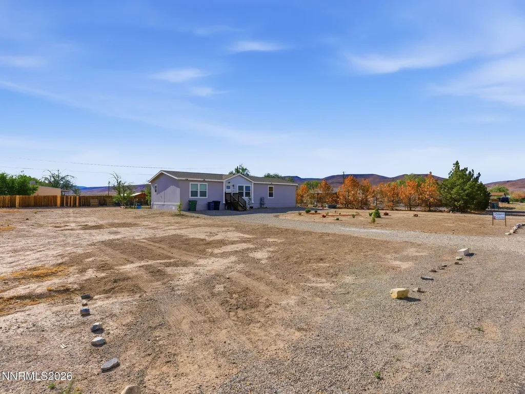 2815 Pueblo Silver Springs NV 89429