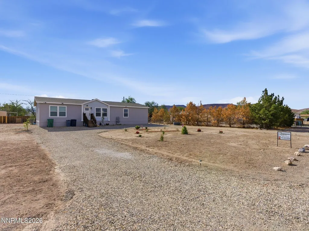 2815 Pueblo Silver Springs NV 89429