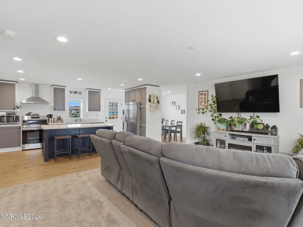 2815 Pueblo Silver Springs NV 89429