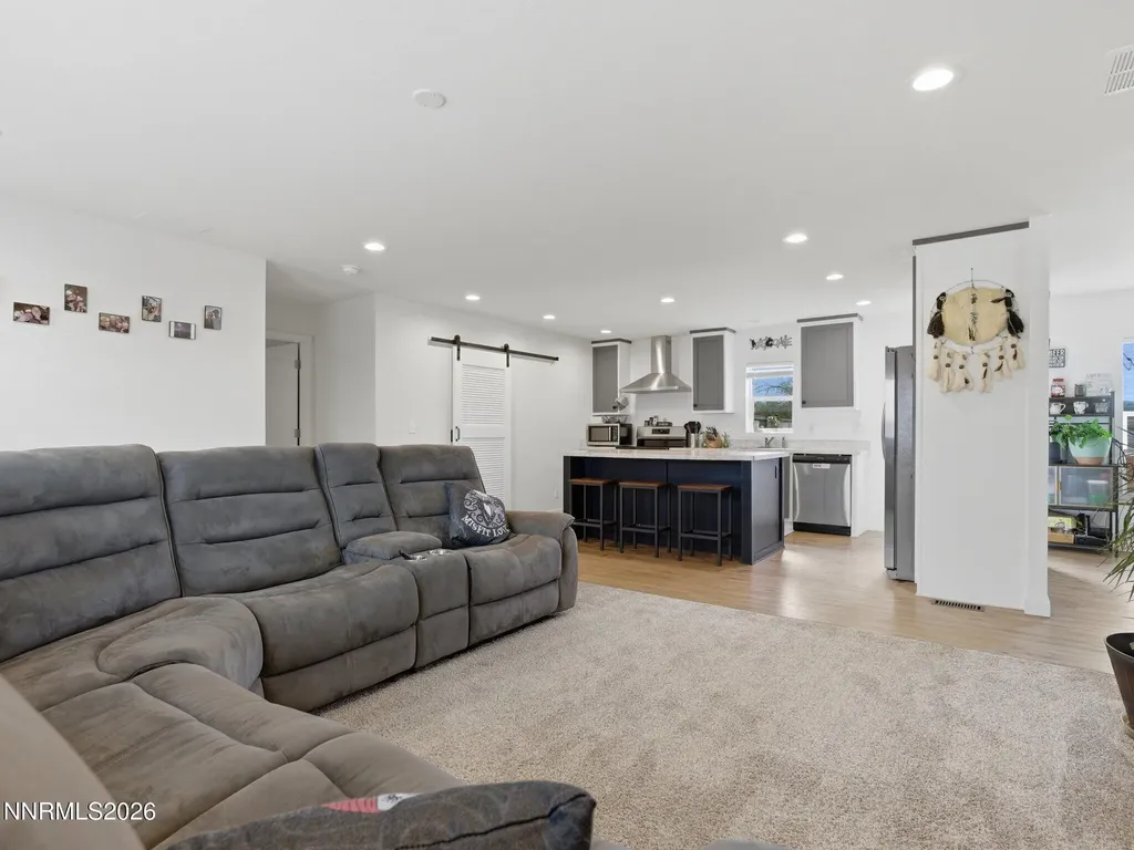 2815 Pueblo Silver Springs NV 89429