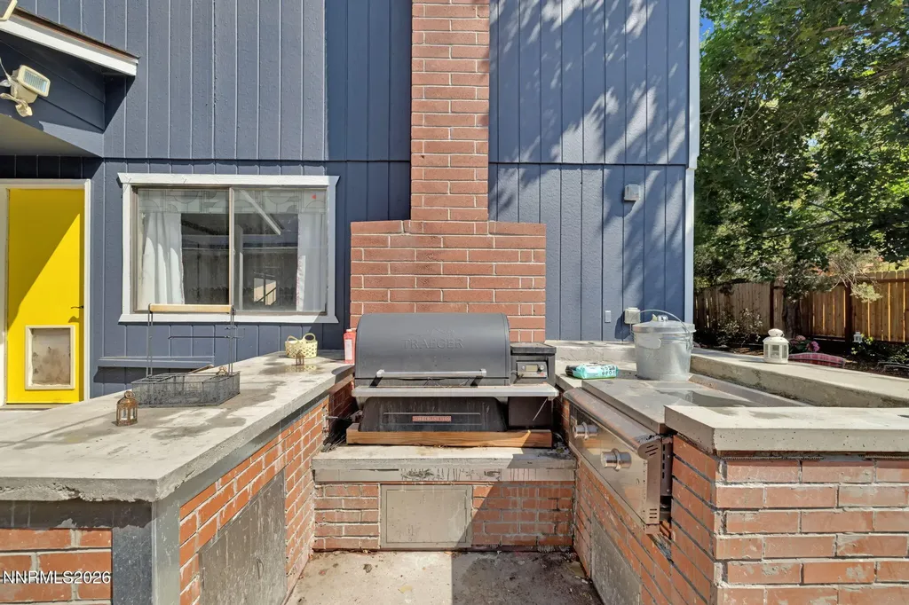 3286 Montezuma Sparks NV 89434