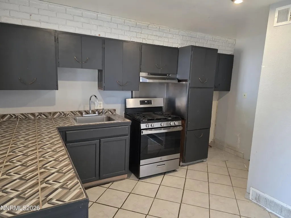 1570 Teakwood Sparks NV 89431