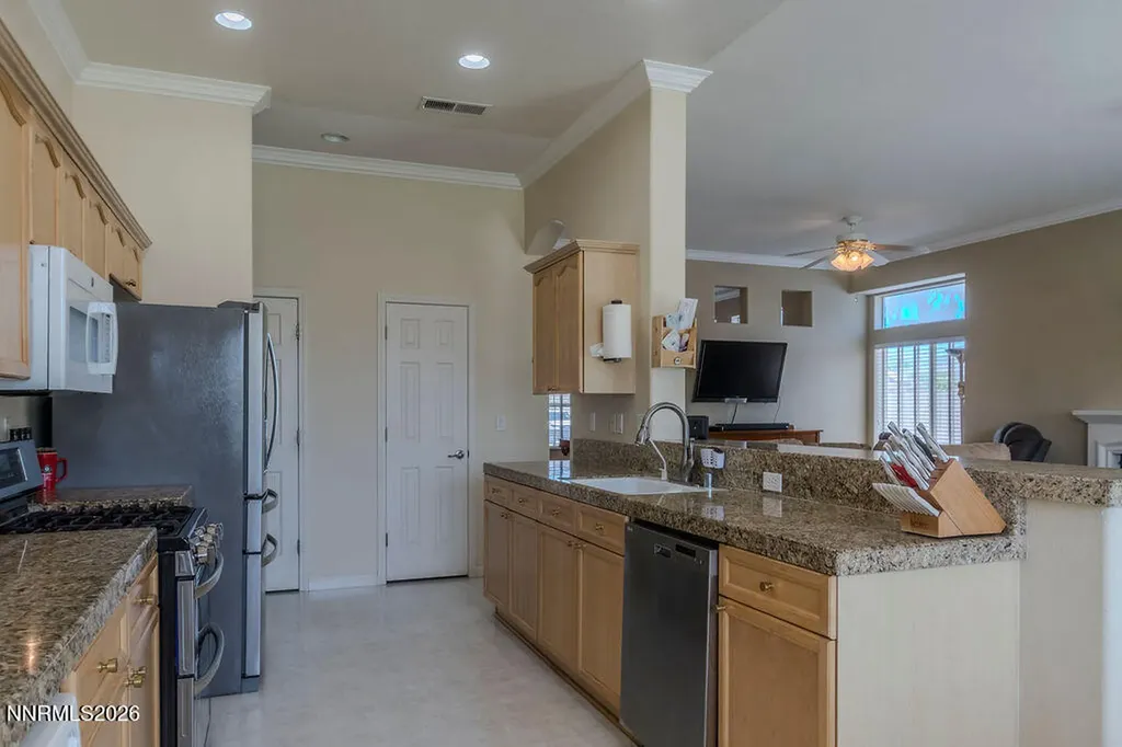 1513 Riverpark Dayton NV 89403