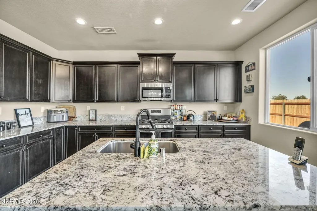 334 Granite Dayton NV 89403