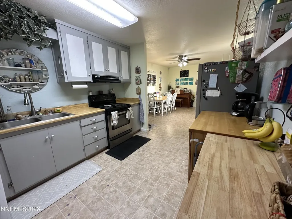 21 Cardon Yerington NV 89447