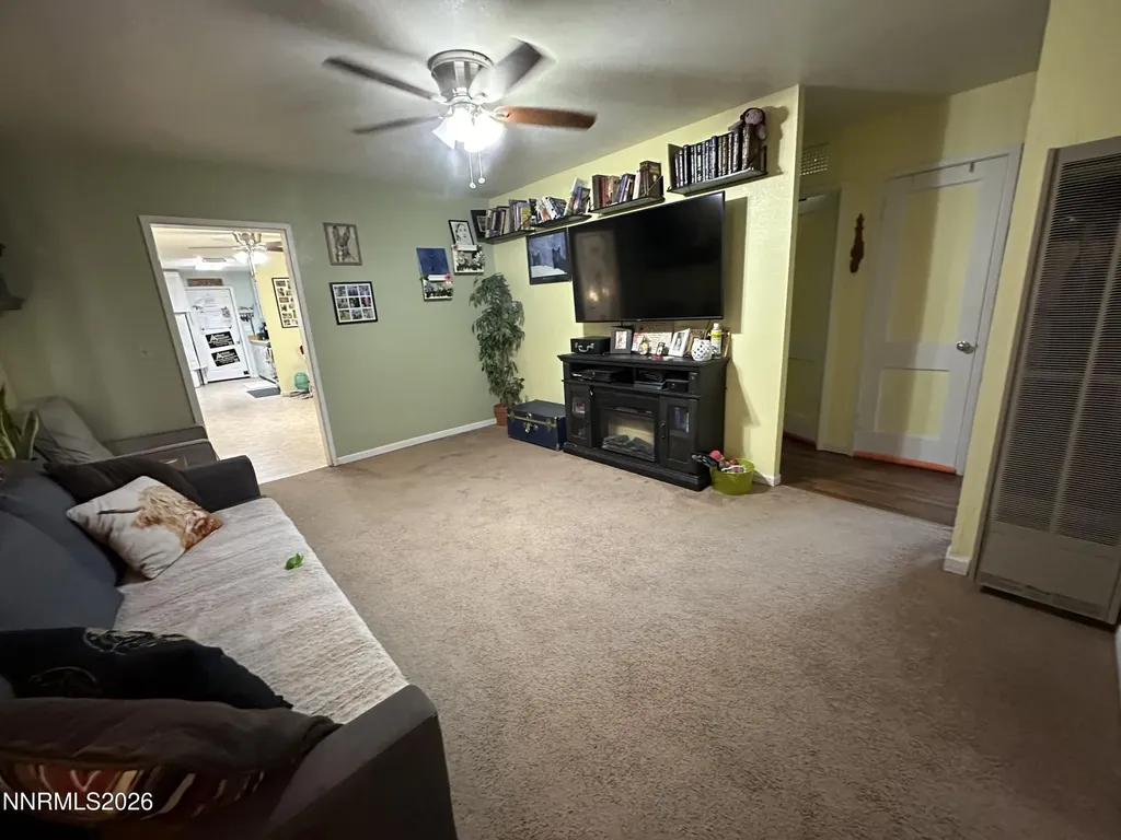 21 Cardon Yerington NV 89447