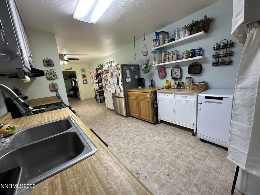 21 Cardon Yerington NV 89447