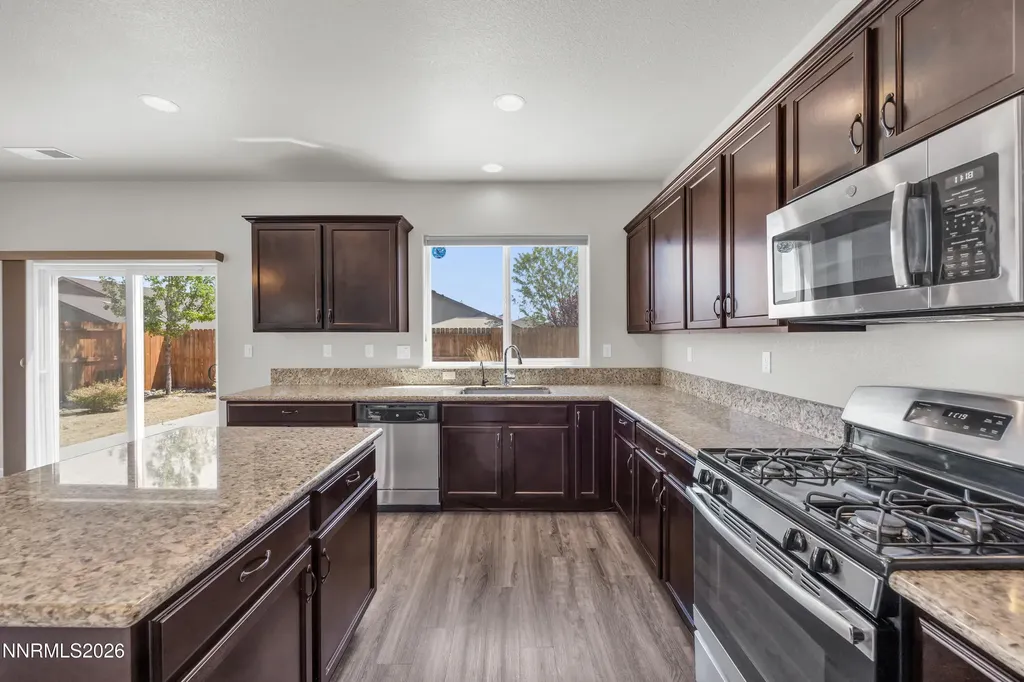 214 Red Oak Fernley NV 89408