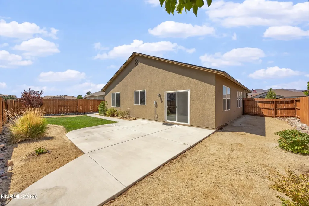 214 Red Oak Fernley NV 89408