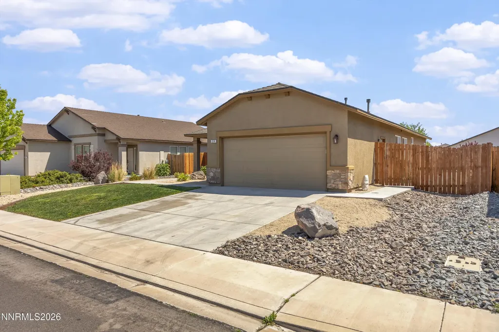 214 Red Oak Fernley NV 89408