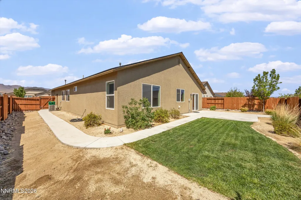 214 Red Oak Fernley NV 89408