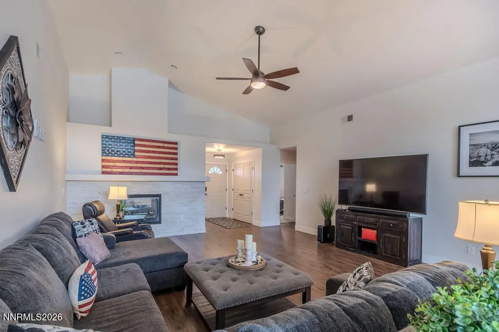 413 Dog Leg Fernley NV 89408