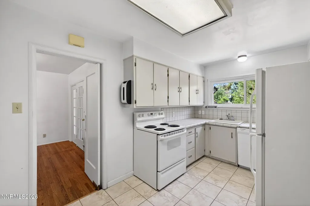 17 Sunnyside Reno NV 89503