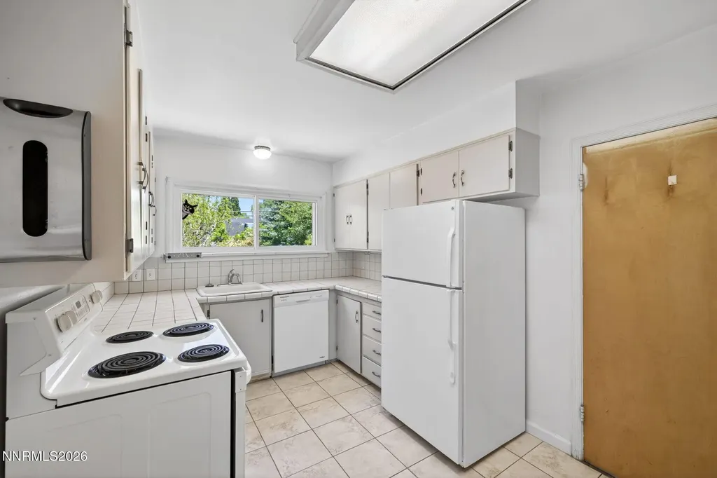 17 Sunnyside Reno NV 89503