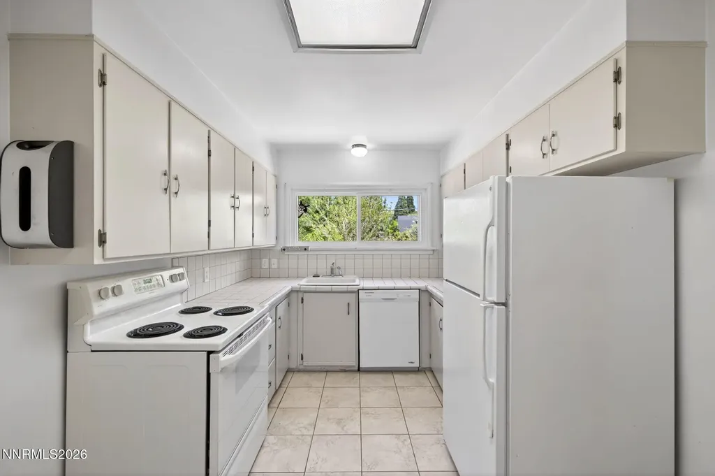 17 Sunnyside Reno NV 89503